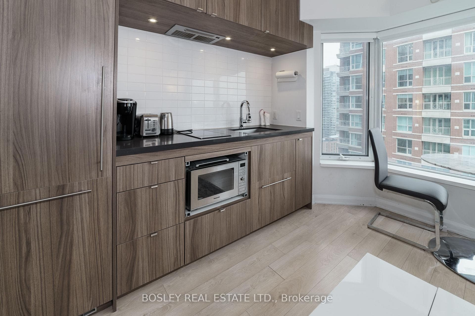 155 Yorkville Avenue Unit 2016 photo 9