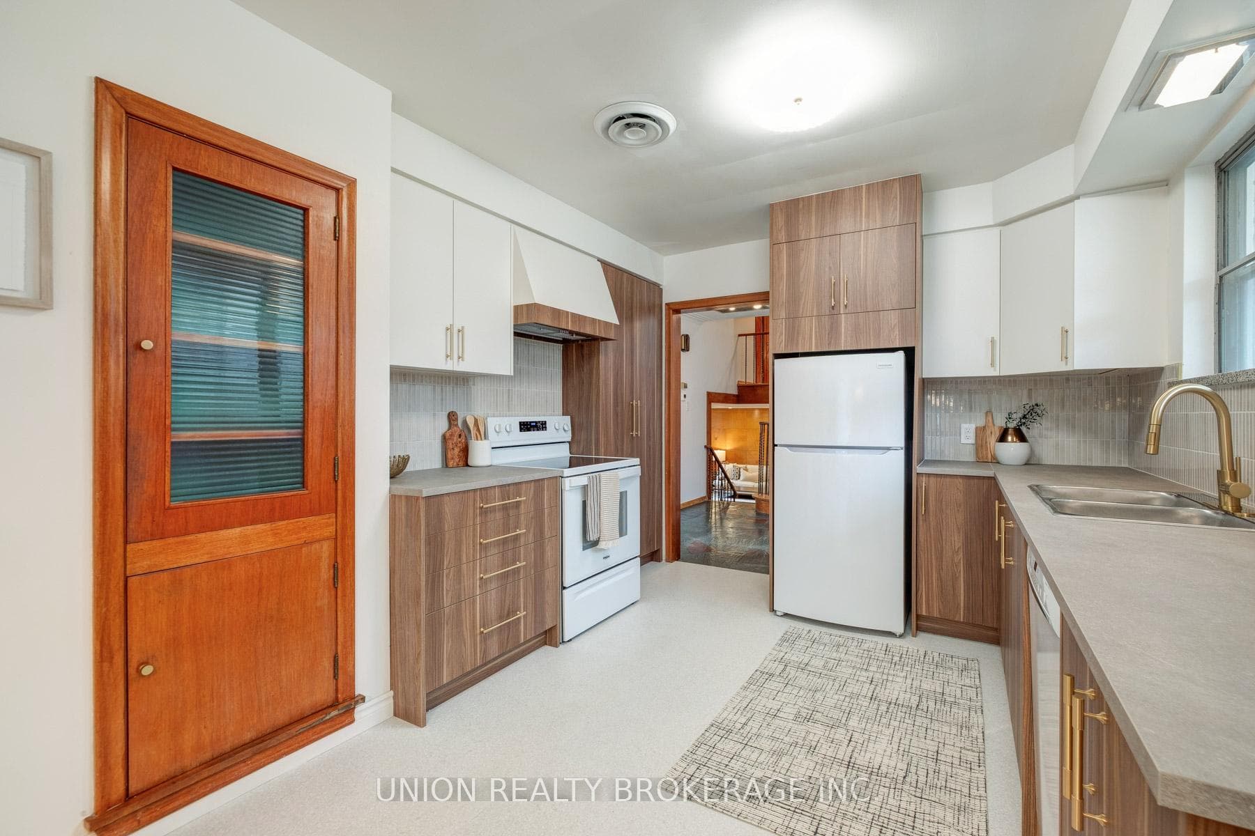 53 Long Crescent photo 7