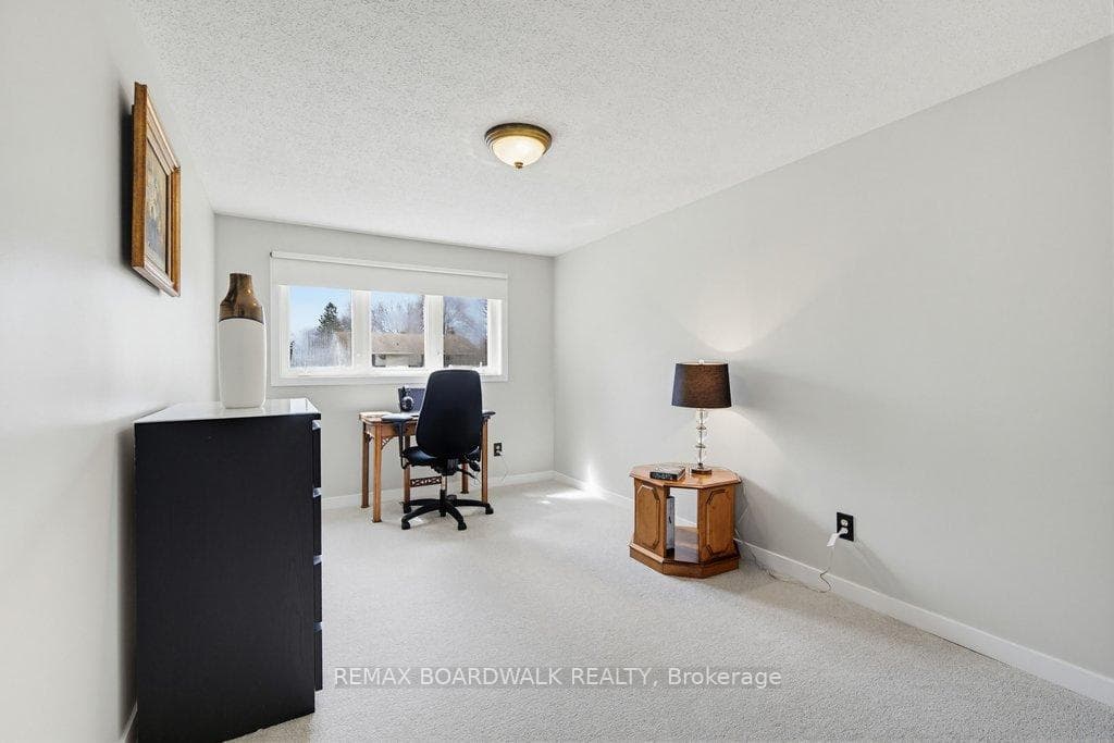 1703 Fieldstone Crescent photo 26