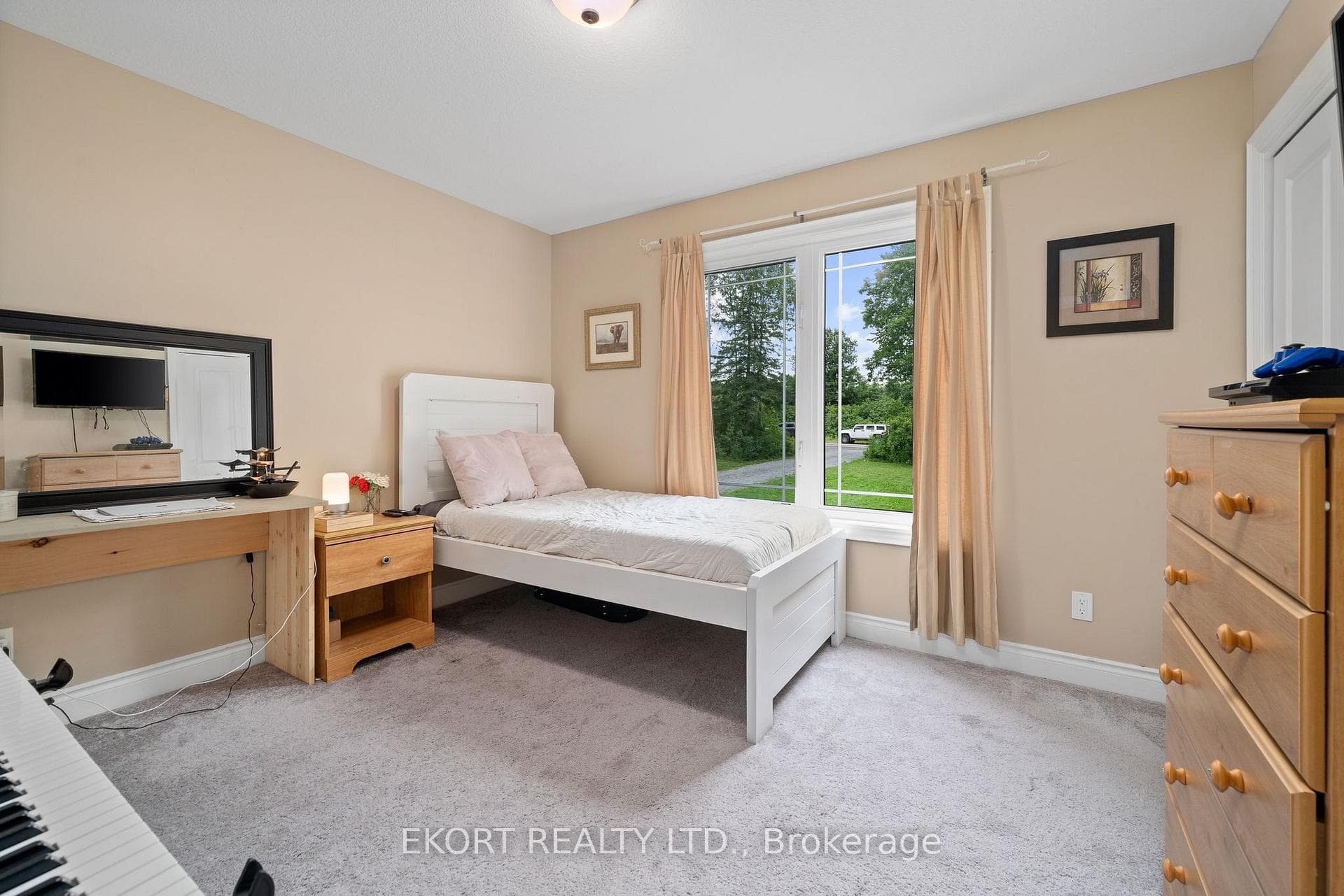 366 Ray Road photo 18