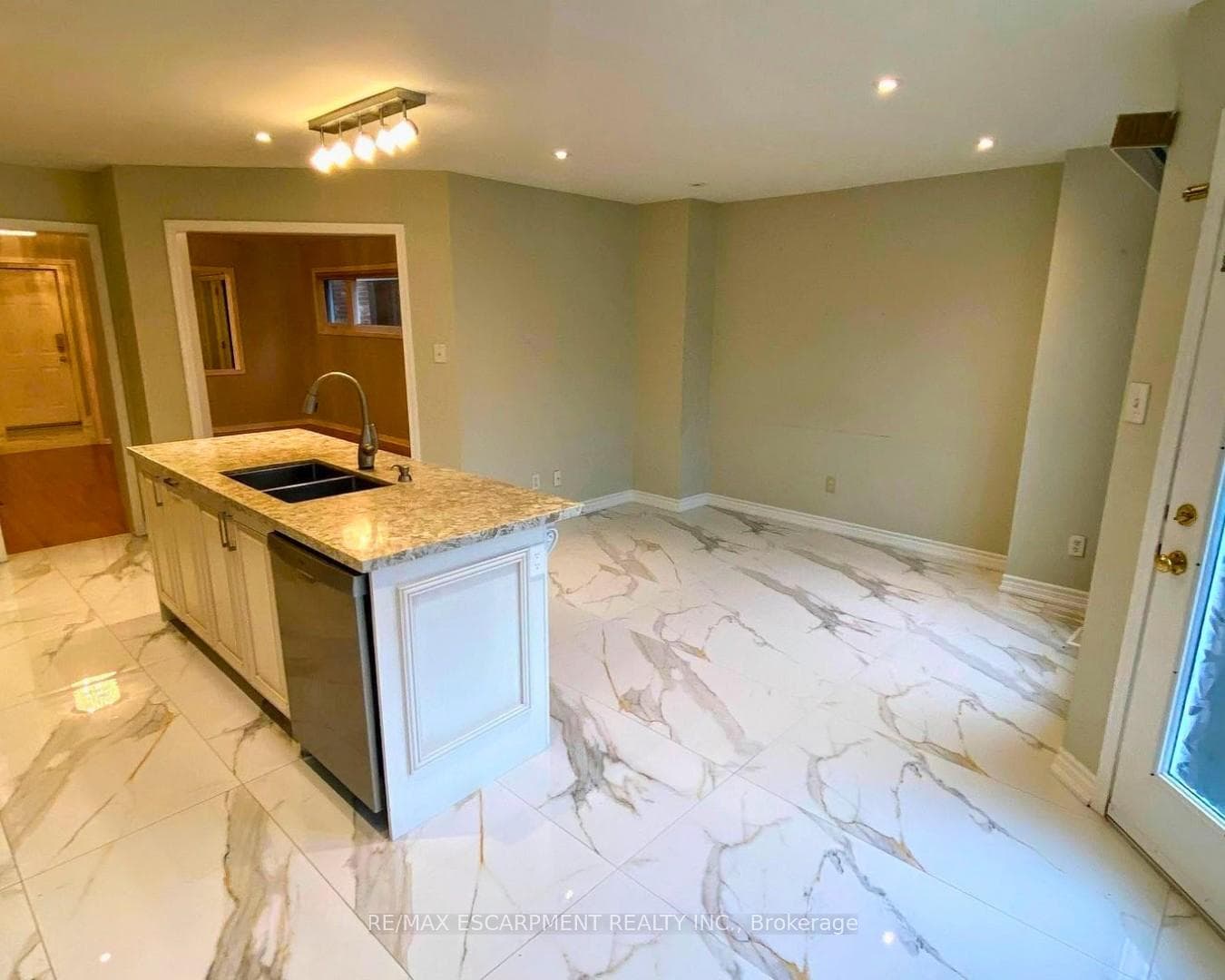 3824 Milkwood Crescent photo 7