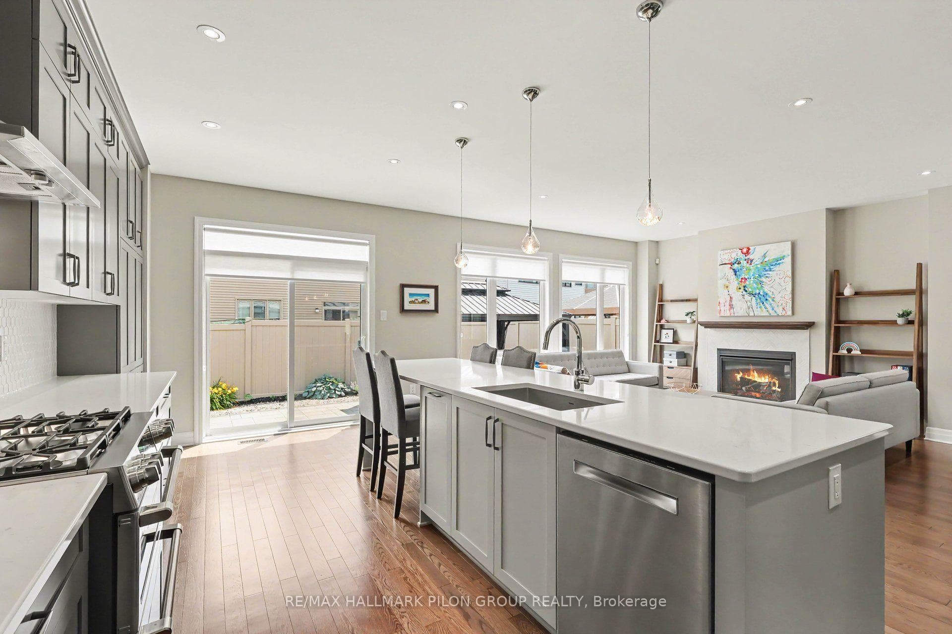 260 Shinleaf Crescent photo 8