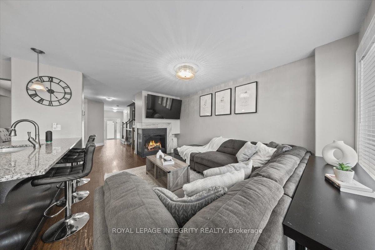 154 Woodhurst Crescent photo 11