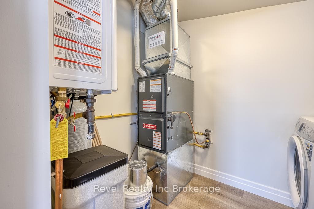 679 Elizabeth Street photo 13