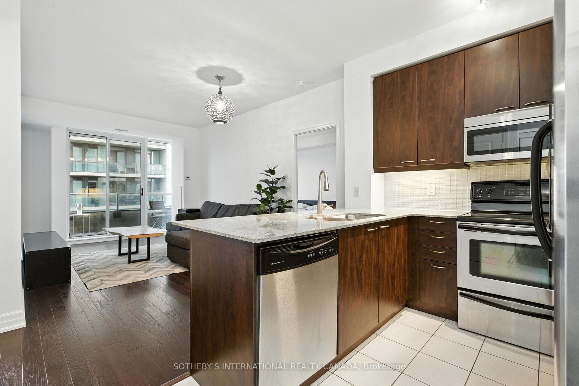 500 St Clair Avenue Unit 502 photo 1