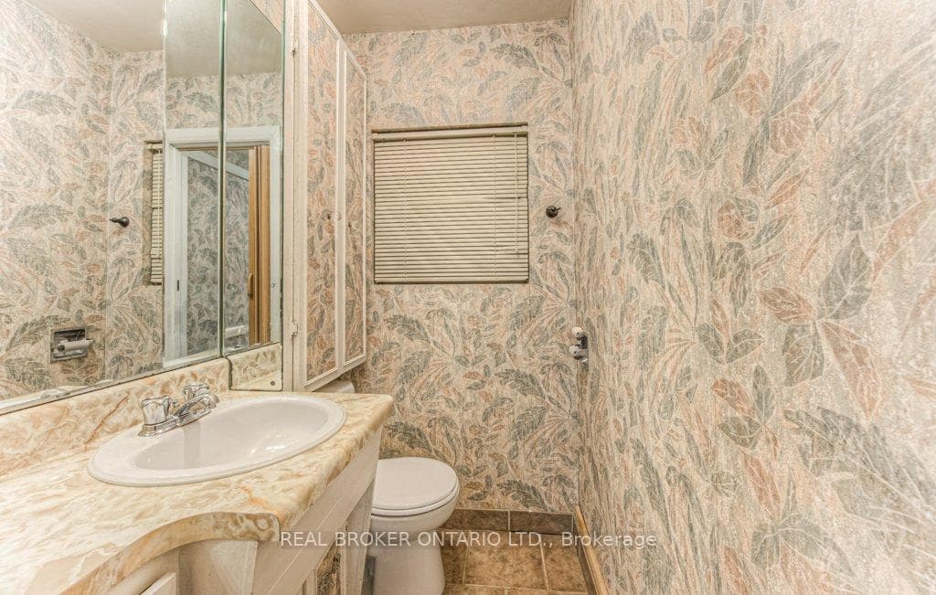 127 Elgin Crescent photo 22