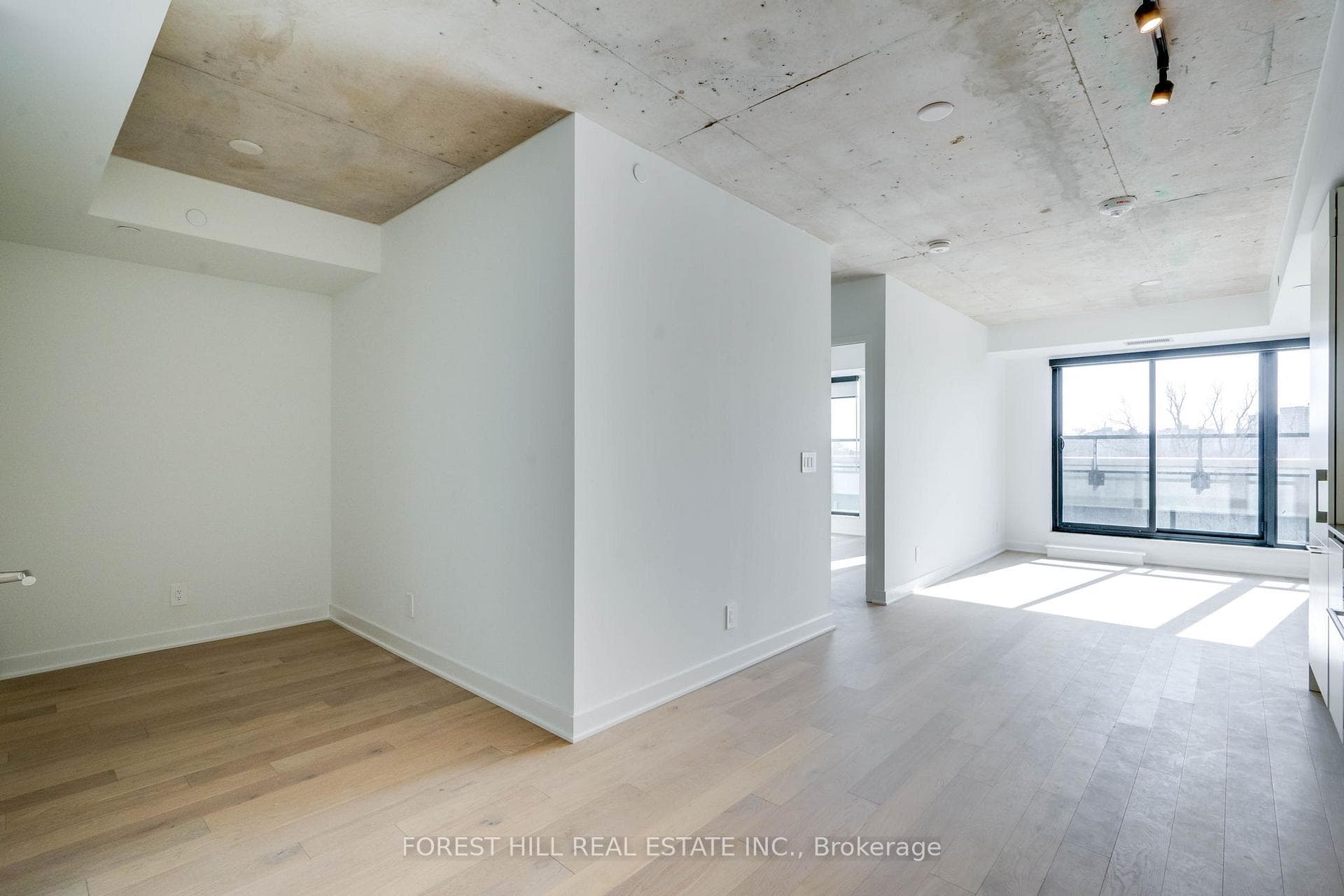 2720 Dundas Street Unit 401 photo 9