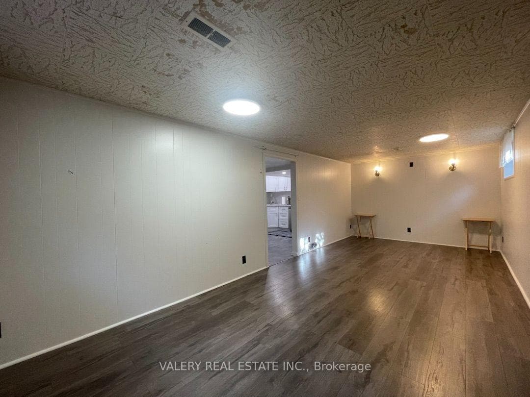 3 Bondhead Place Unit 2 photo 4