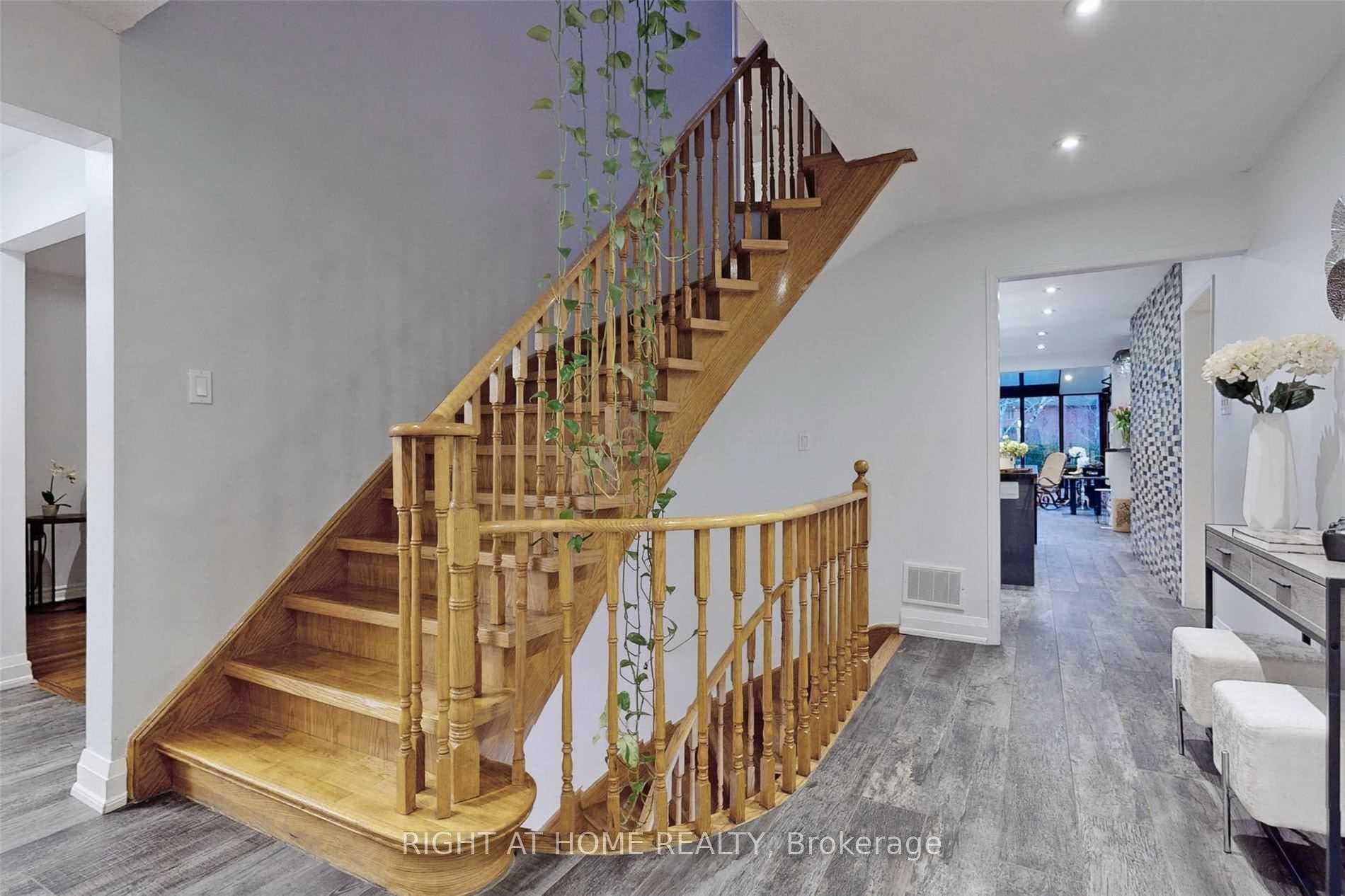43 Topham Crescent photo 2
