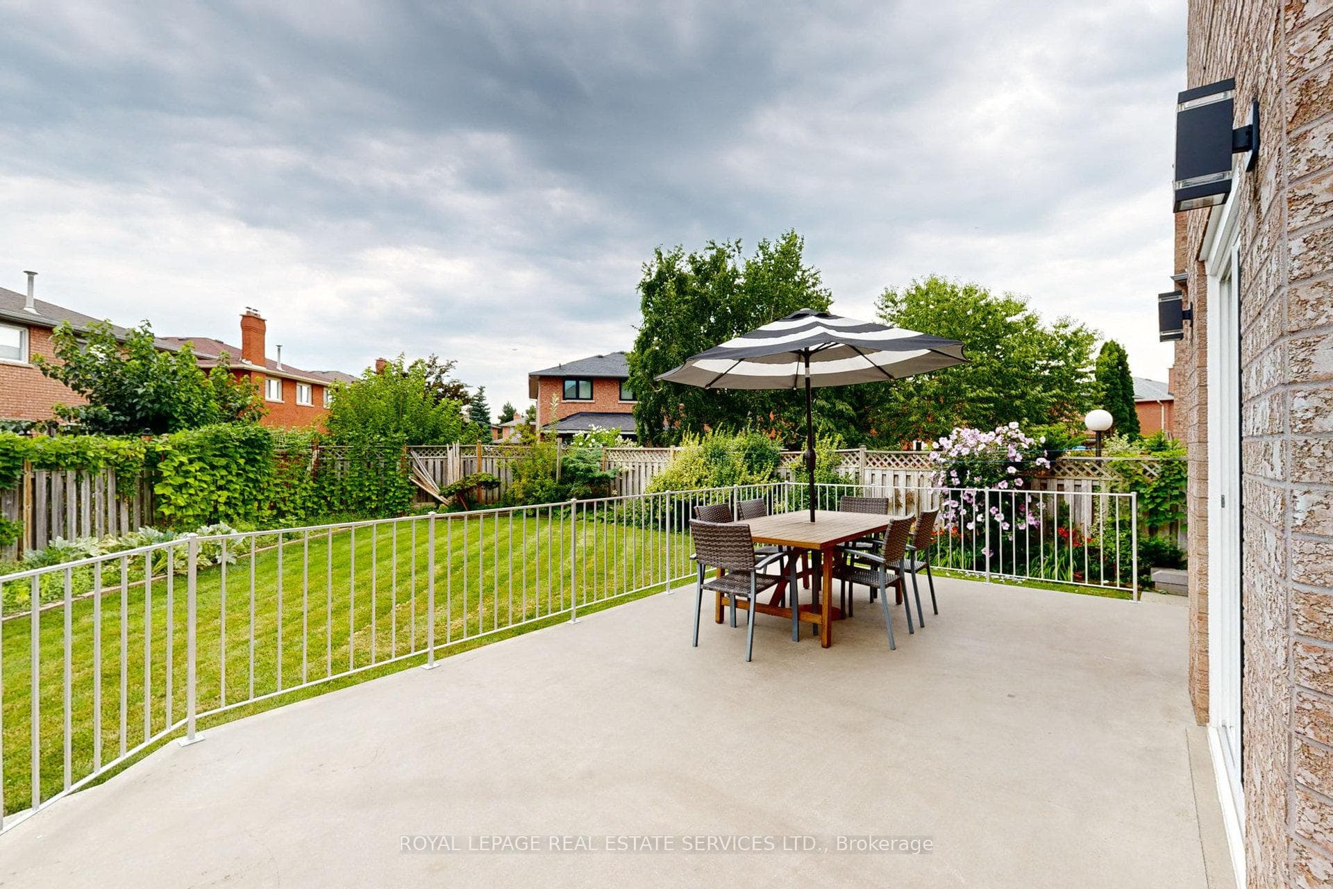 49 Iona Crescent photo 12
