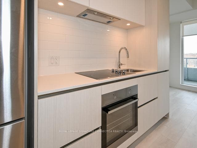 225 Sumach Street Unit 710 photo 11