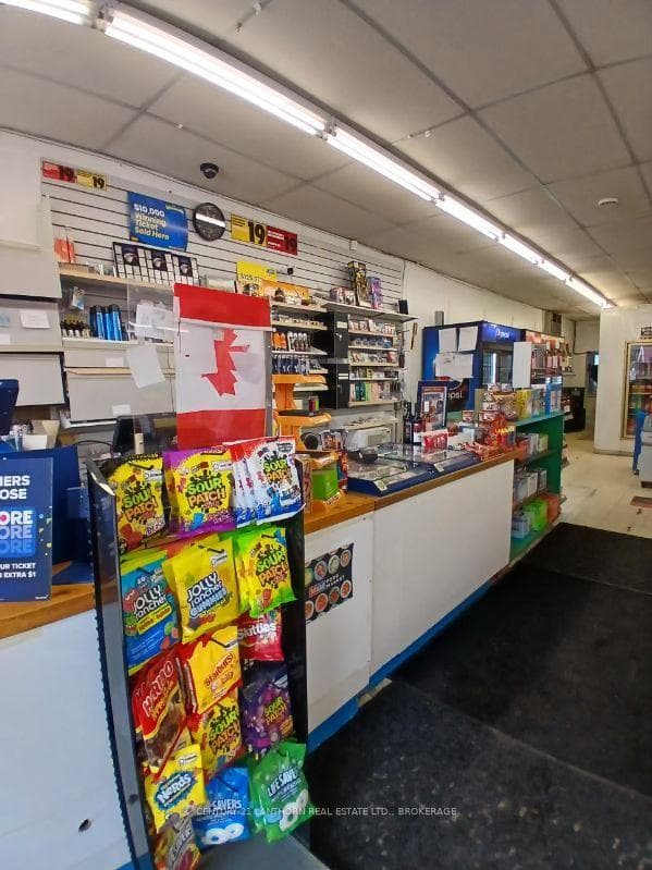 1073 Prince Street photo 2