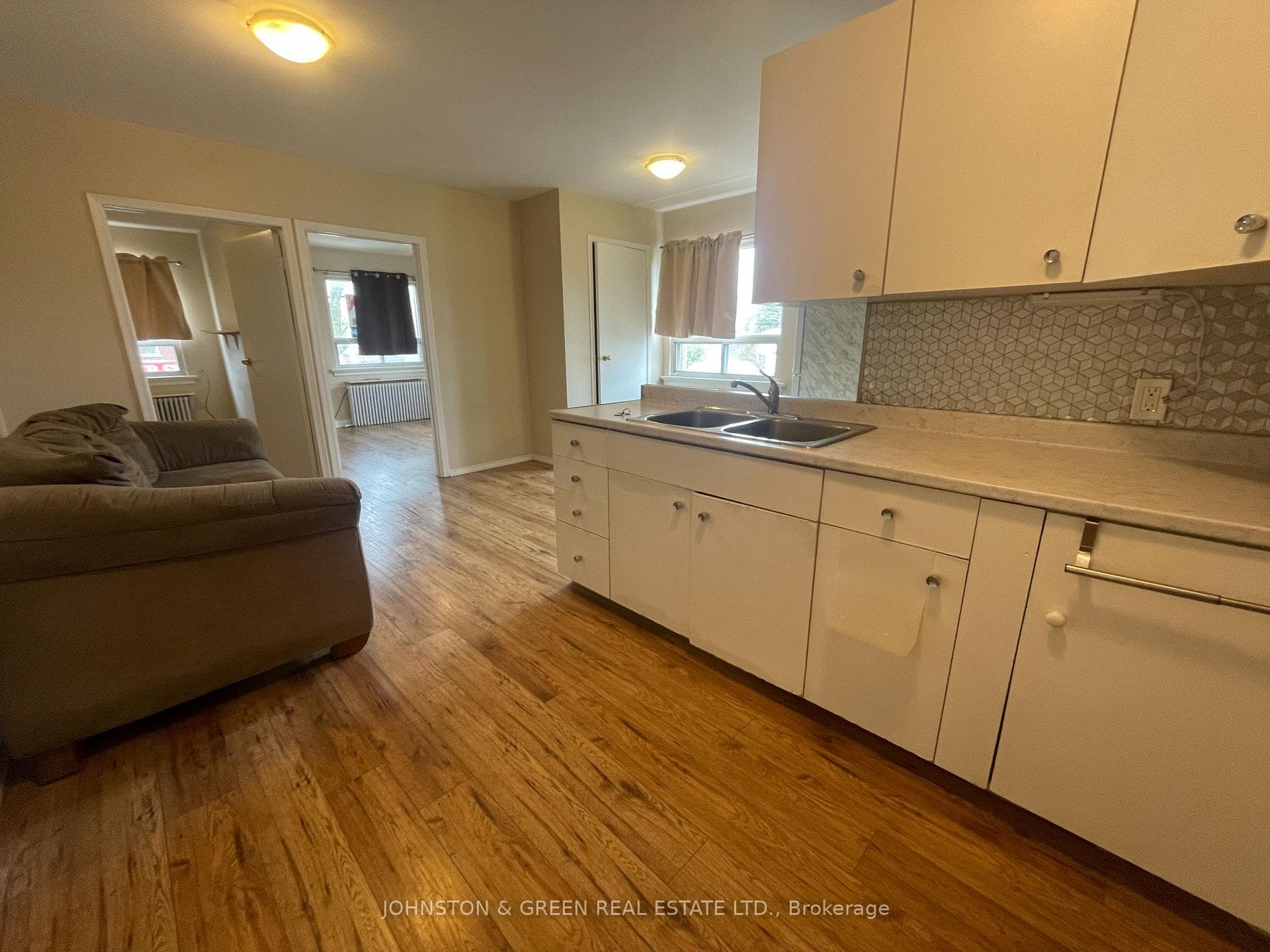 1041 Coxwell Avenue Unit #A photo 3