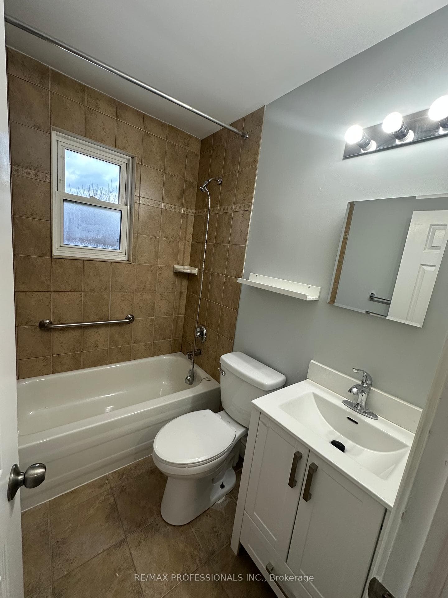 31 Treeview Drive Unit Main Floor photo 14