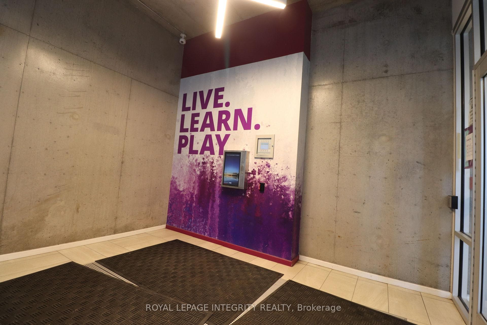 105 Champagne Avenue Unit 2015 photo 2