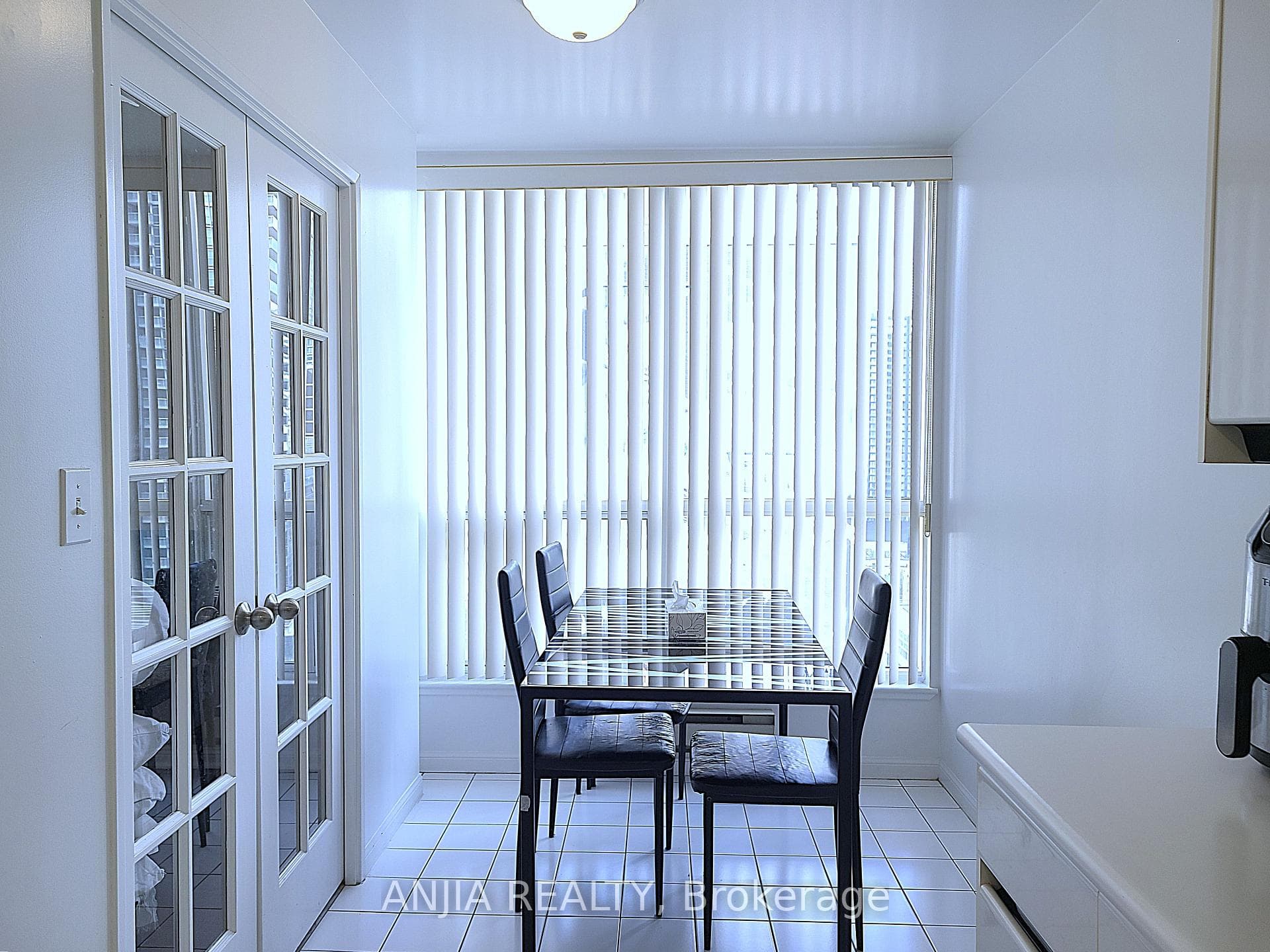 7 Carlton Street Unit 1805 photo 15