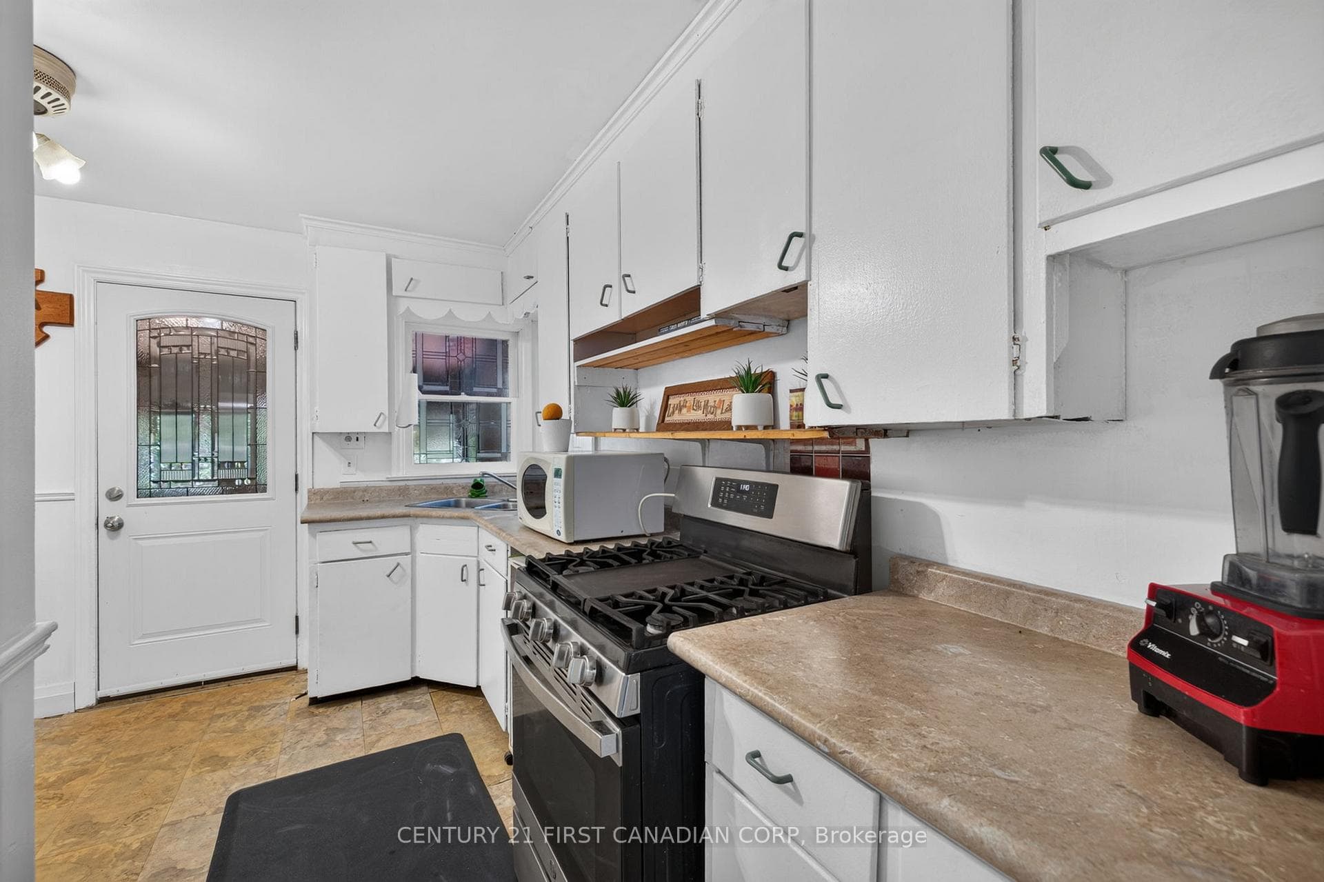 297 Stephen Street photo 15