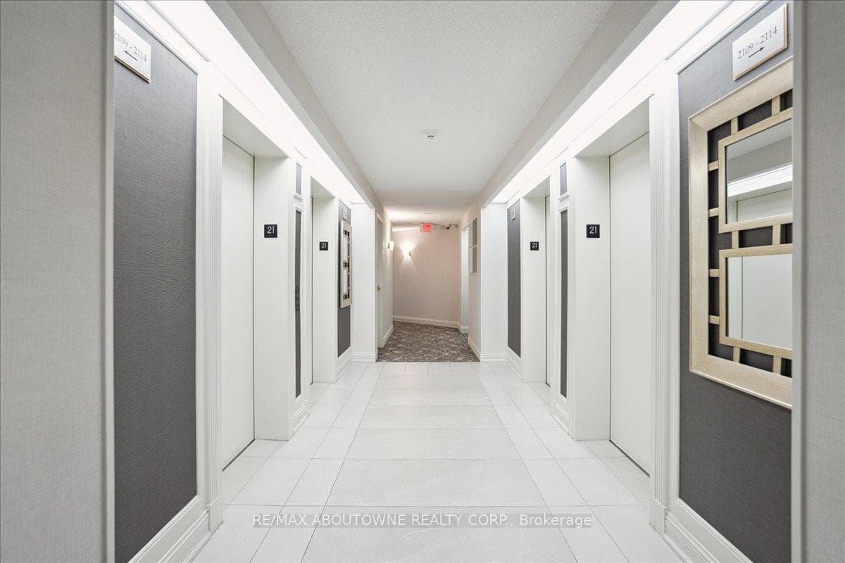 35 Kingsbridge Garden Circle Unit 2104 photo 6