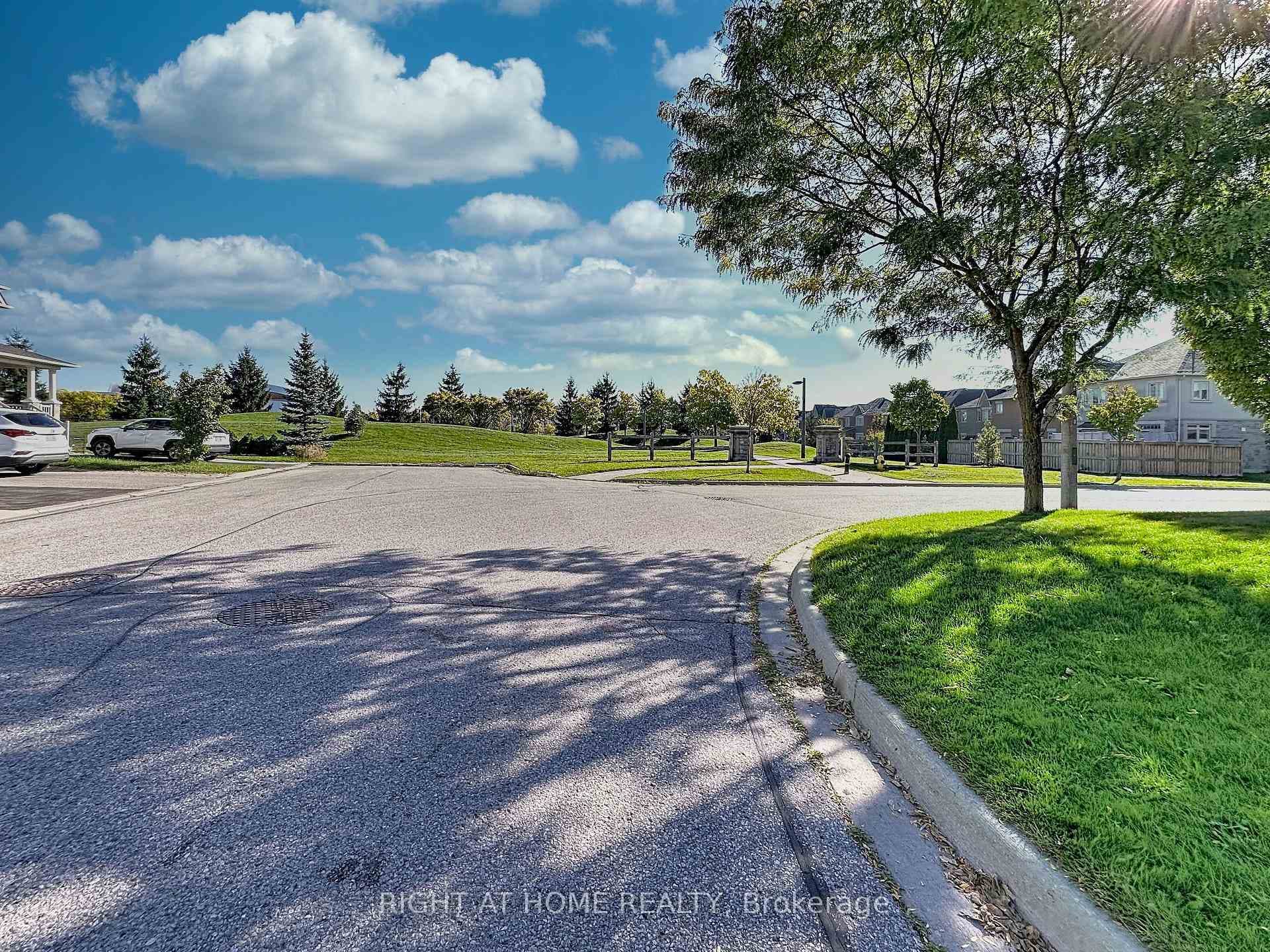 77 Gauguin Avenue photo 20
