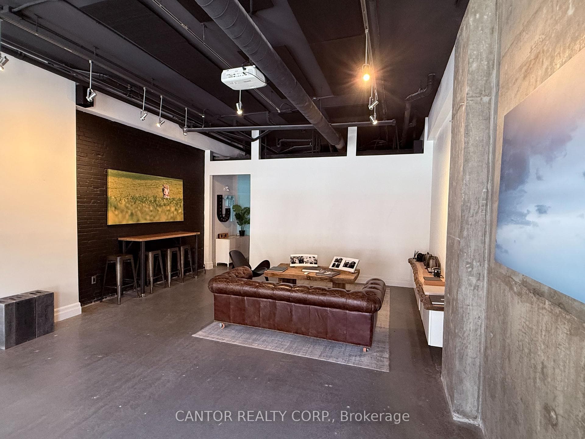 619 Bank Street photo 2