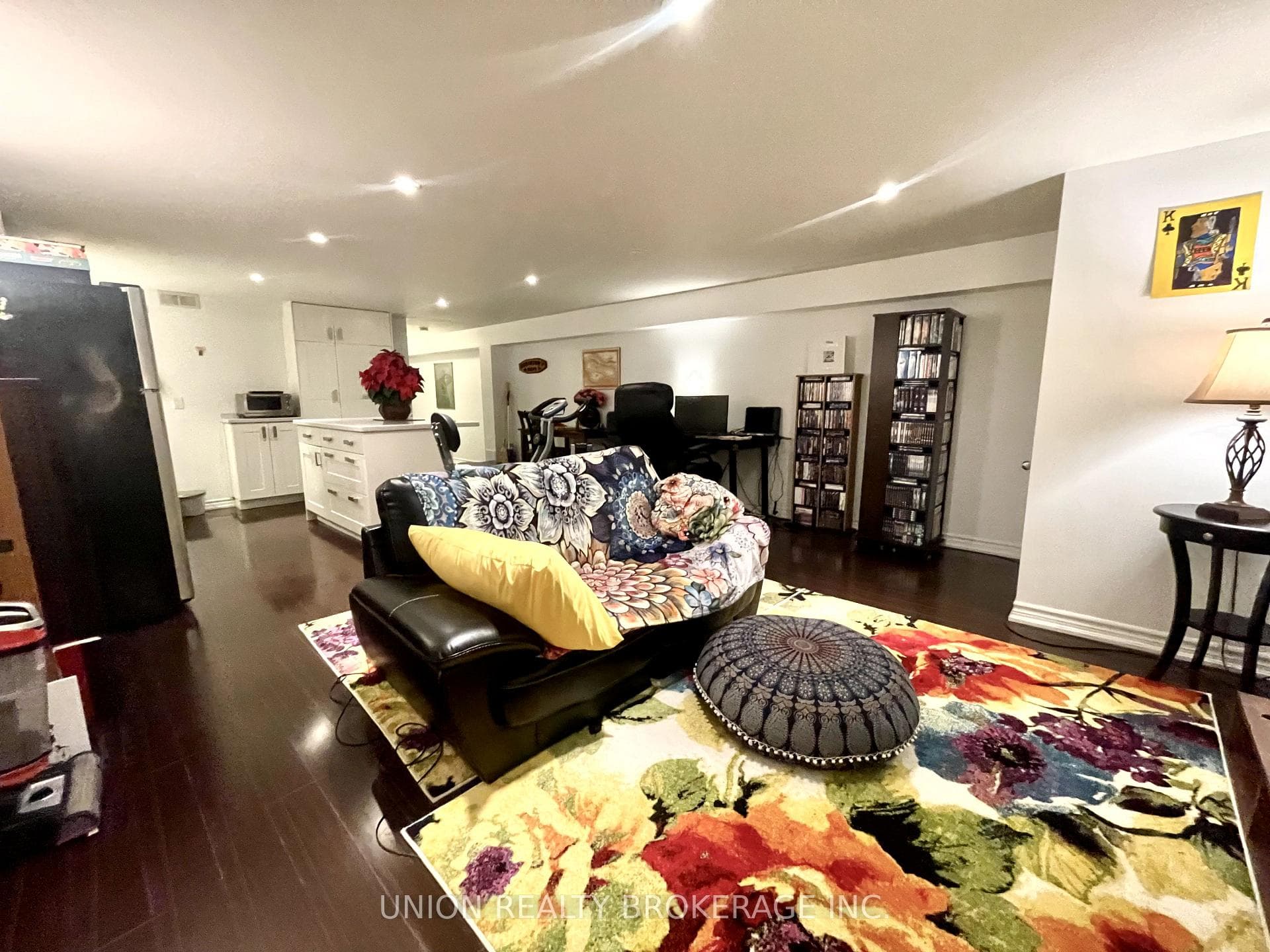 11 Bonfield Avenue Unit Lower photo 5