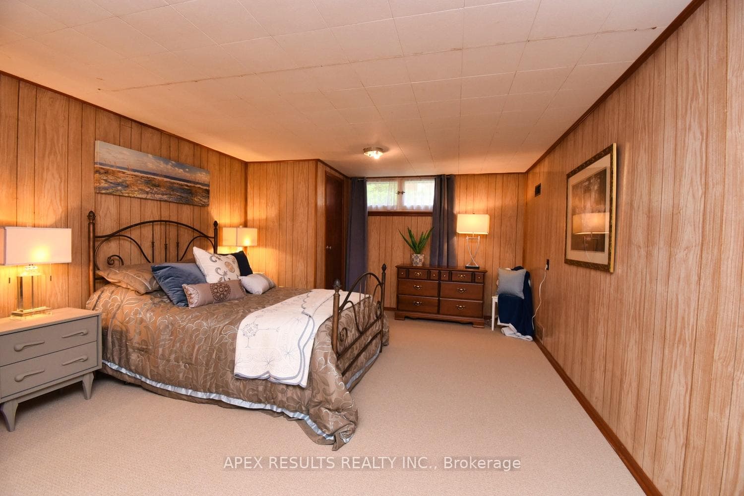 BEDROOM (LOWER LEVEL)