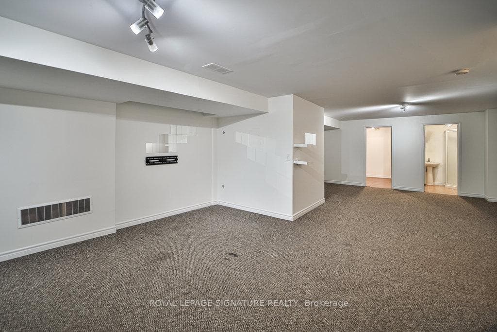 3875 Skyview Street photo 34