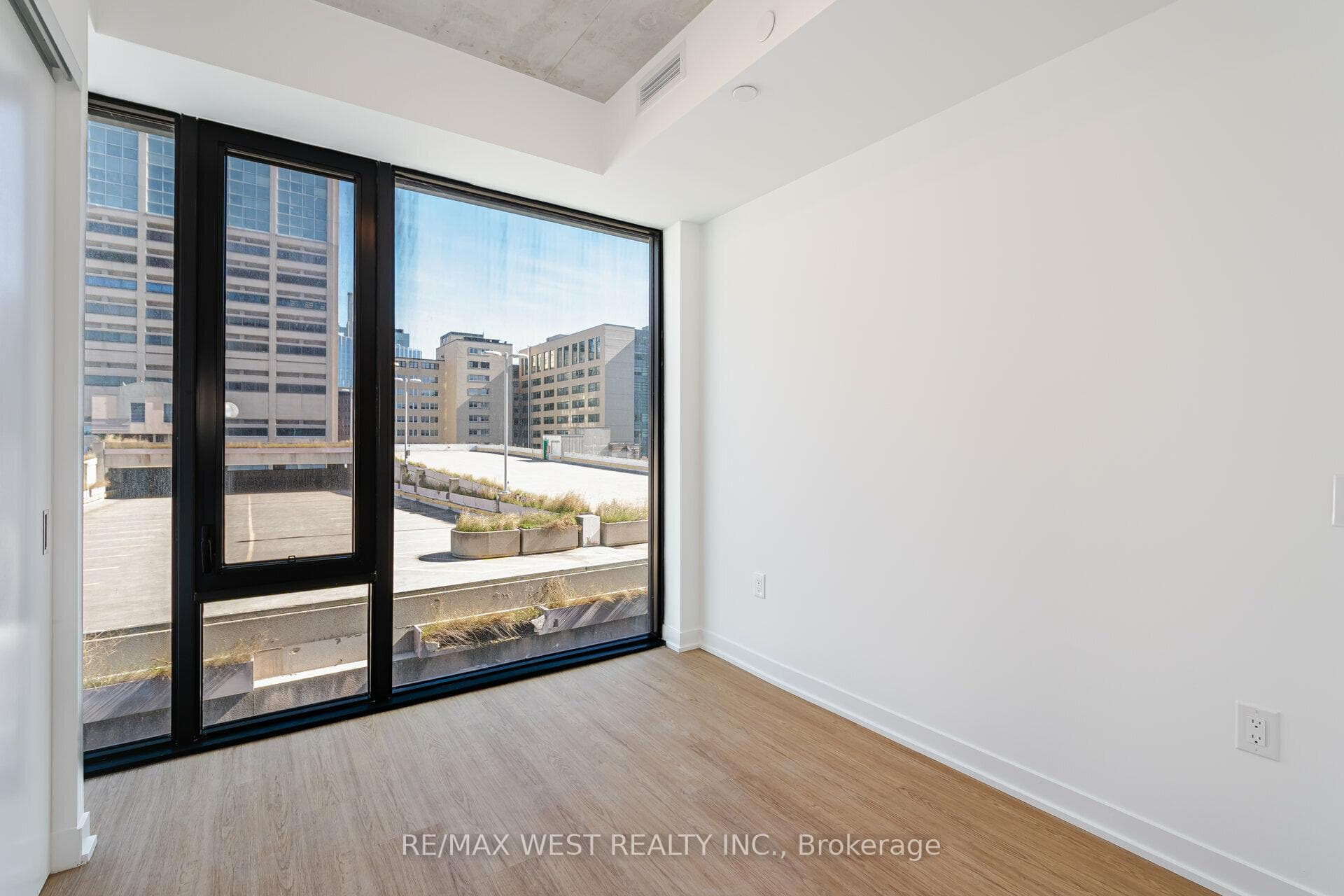 195 McCaul Street Unit 611 photo 16