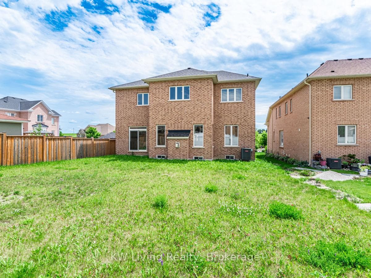 127 Copeland Crescent photo 37