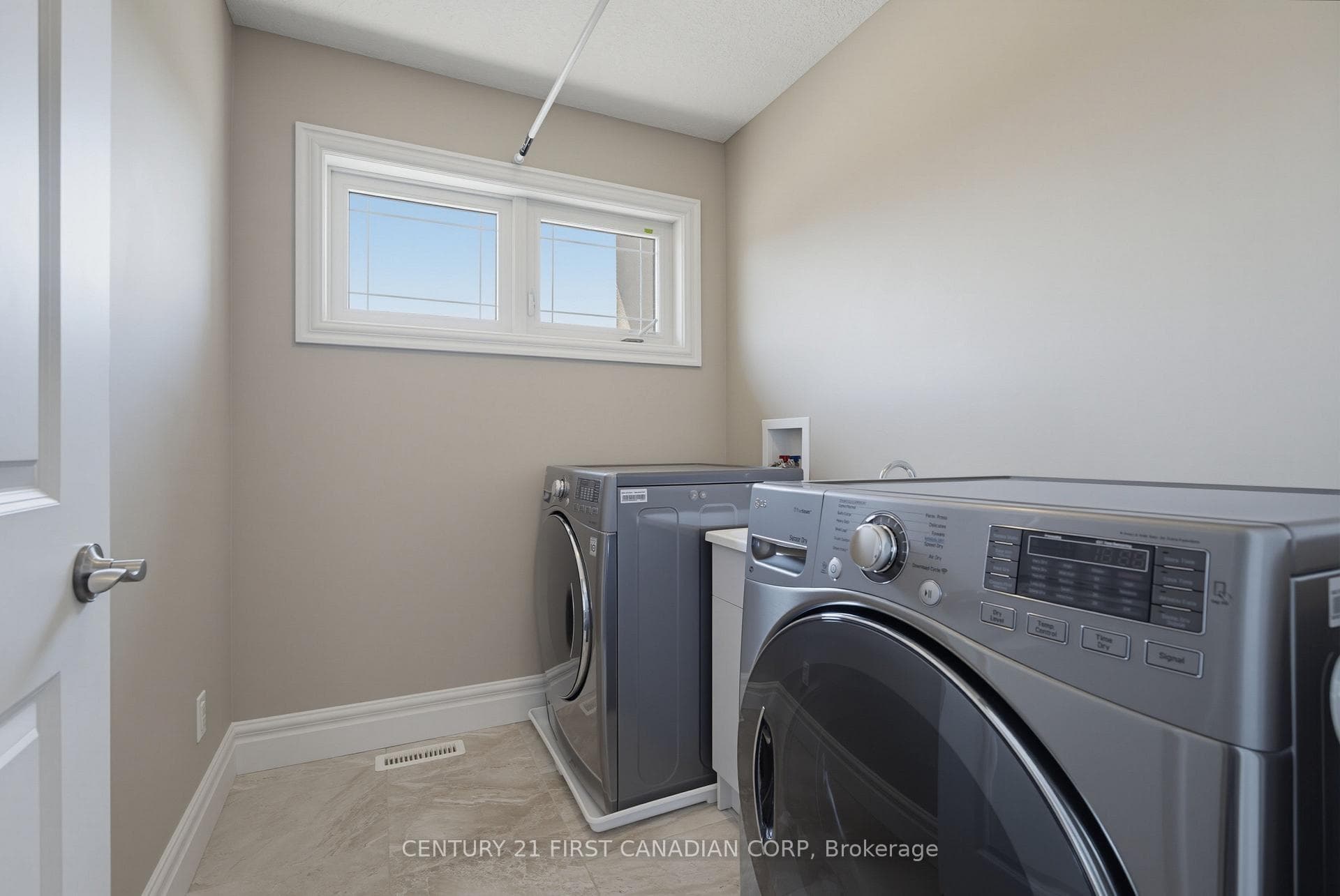 3429 Singleton Avenue photo 34
