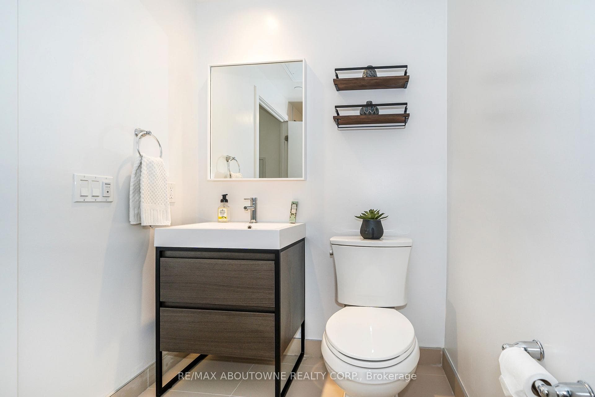 150 Logan Avenue Unit 634 photo 21