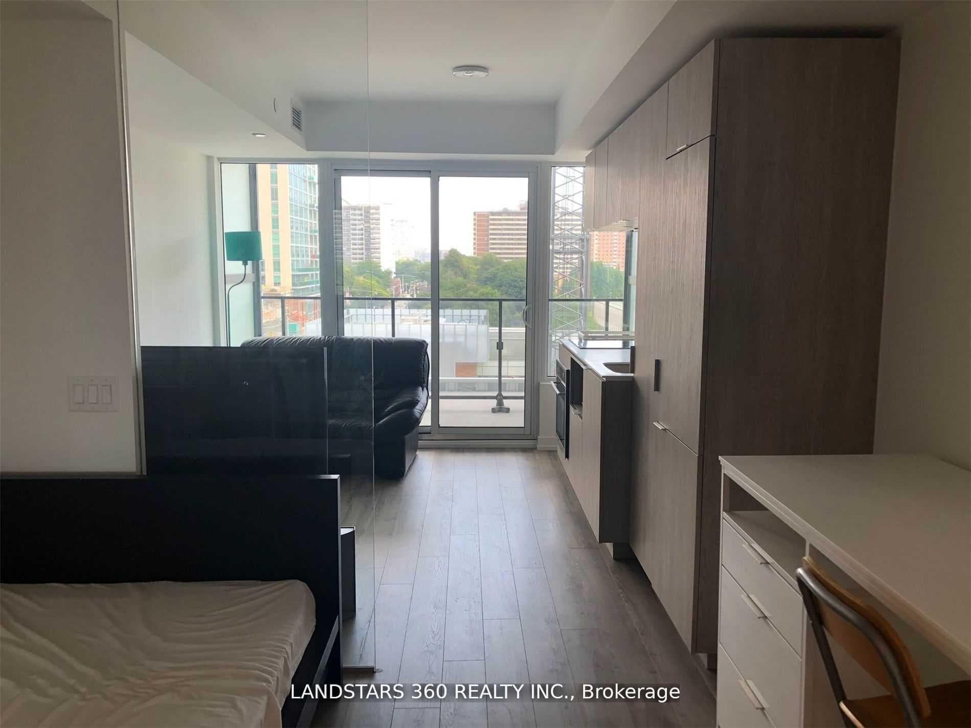 77 Shuter Street Unit 609 photo 3