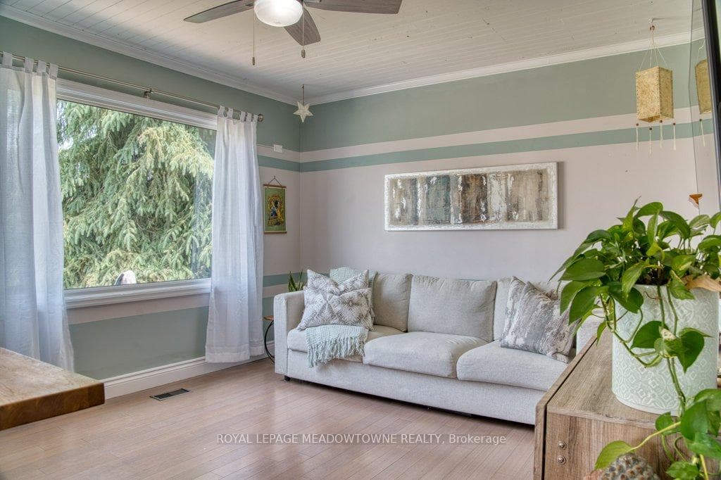 12 Delrex Boulevard photo 5