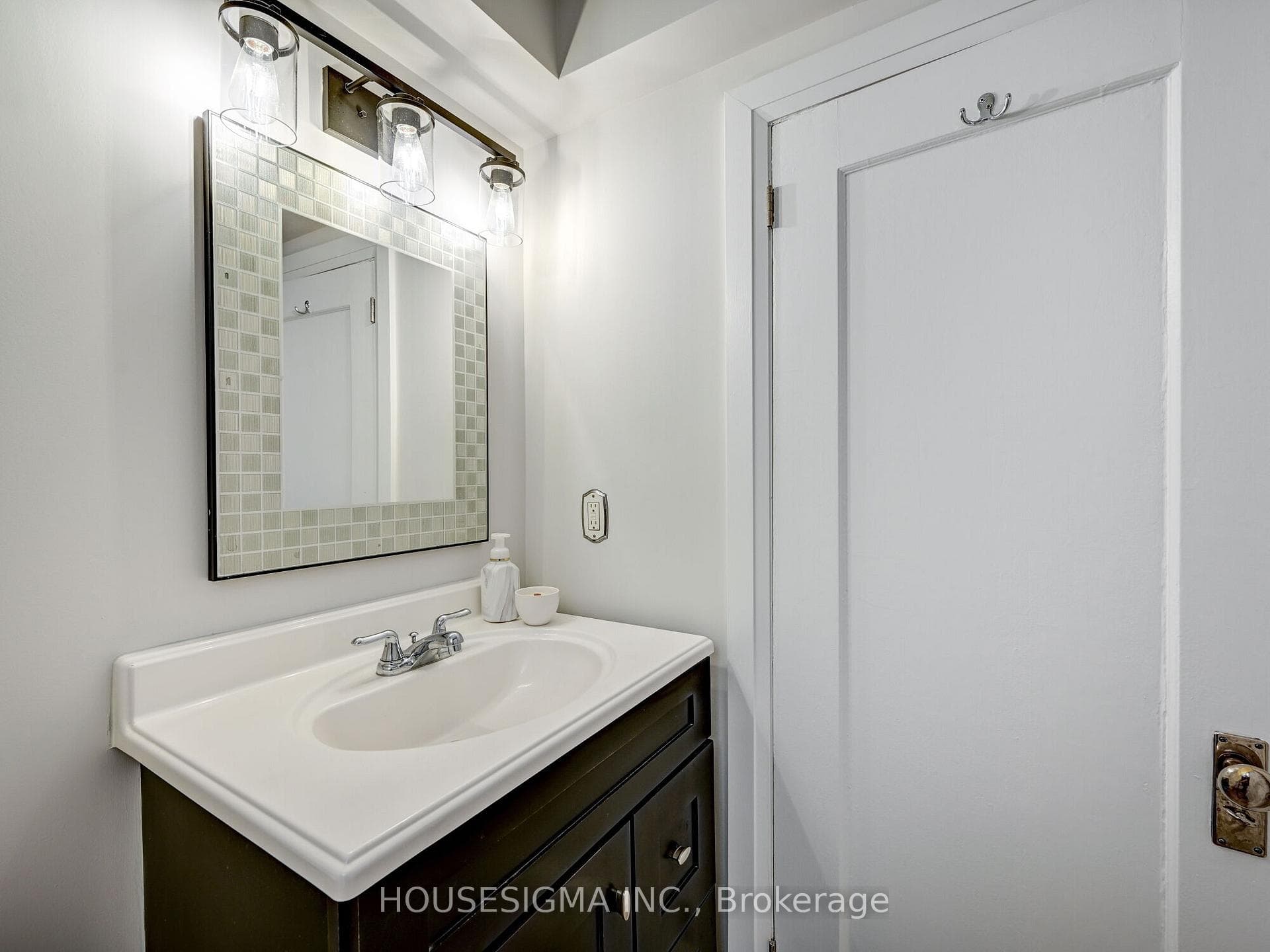 260 Bay Street Unit 1 photo 21