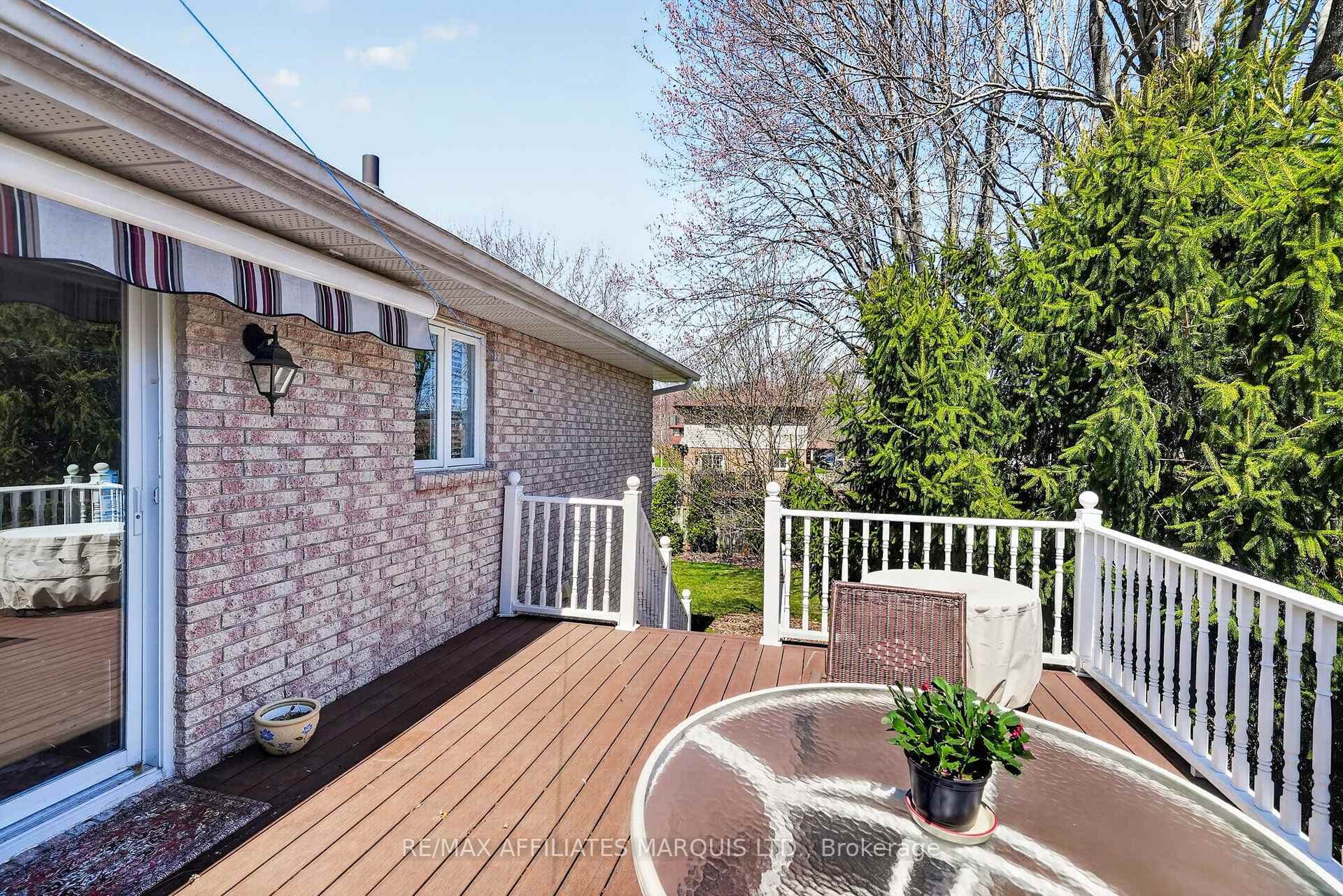 576 Jo-Anne Crescent photo 40