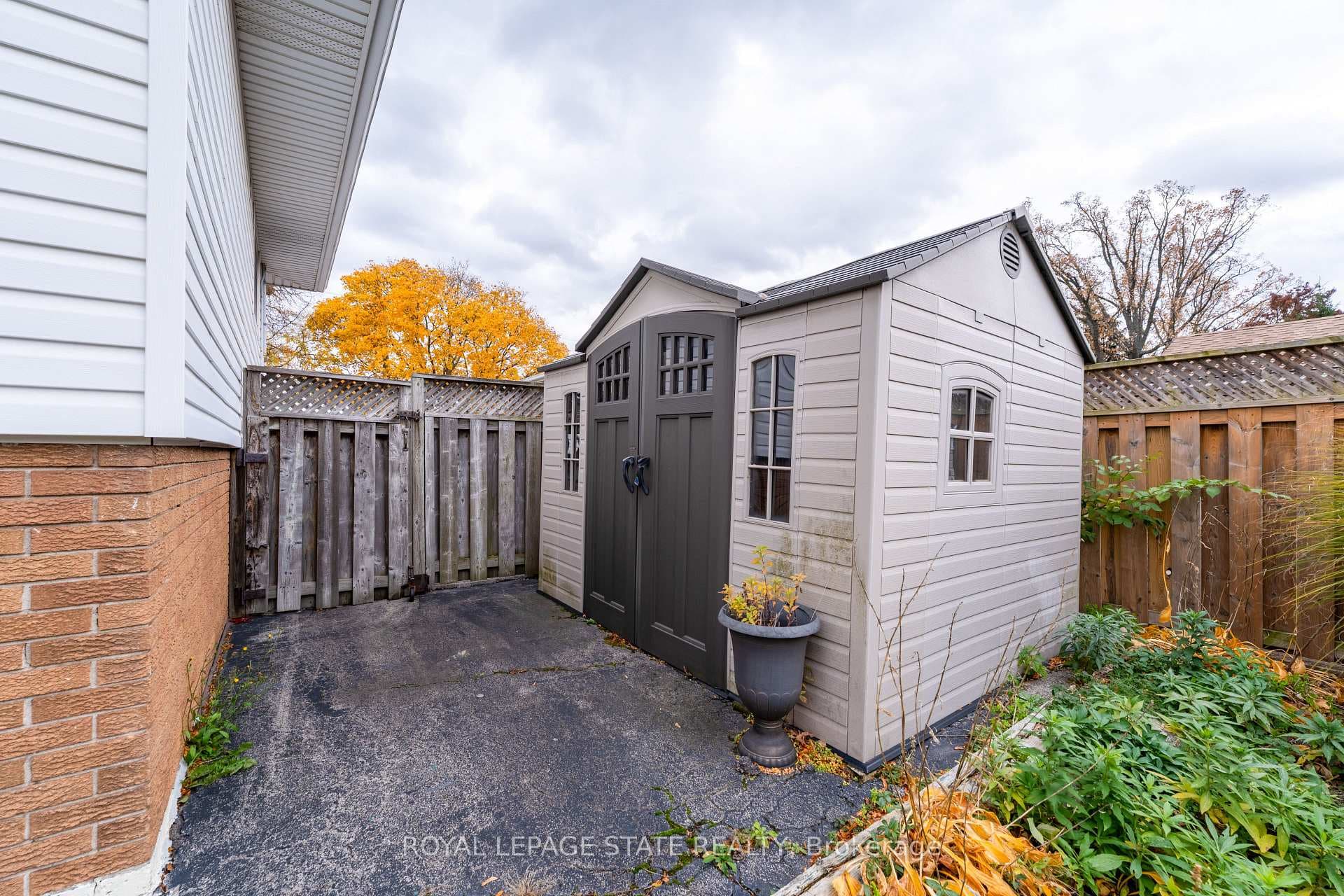 930 Upper Ottawa Street photo 50