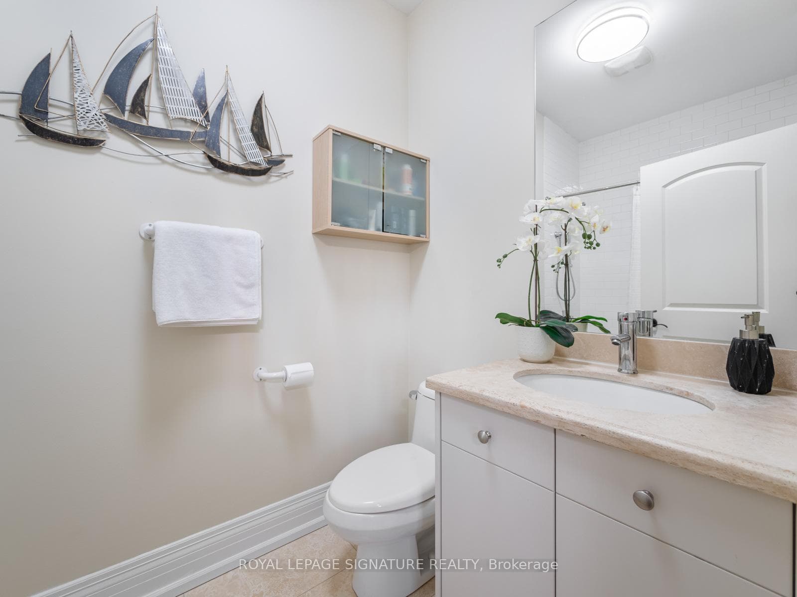 An ensuite 4 pieces bathroom