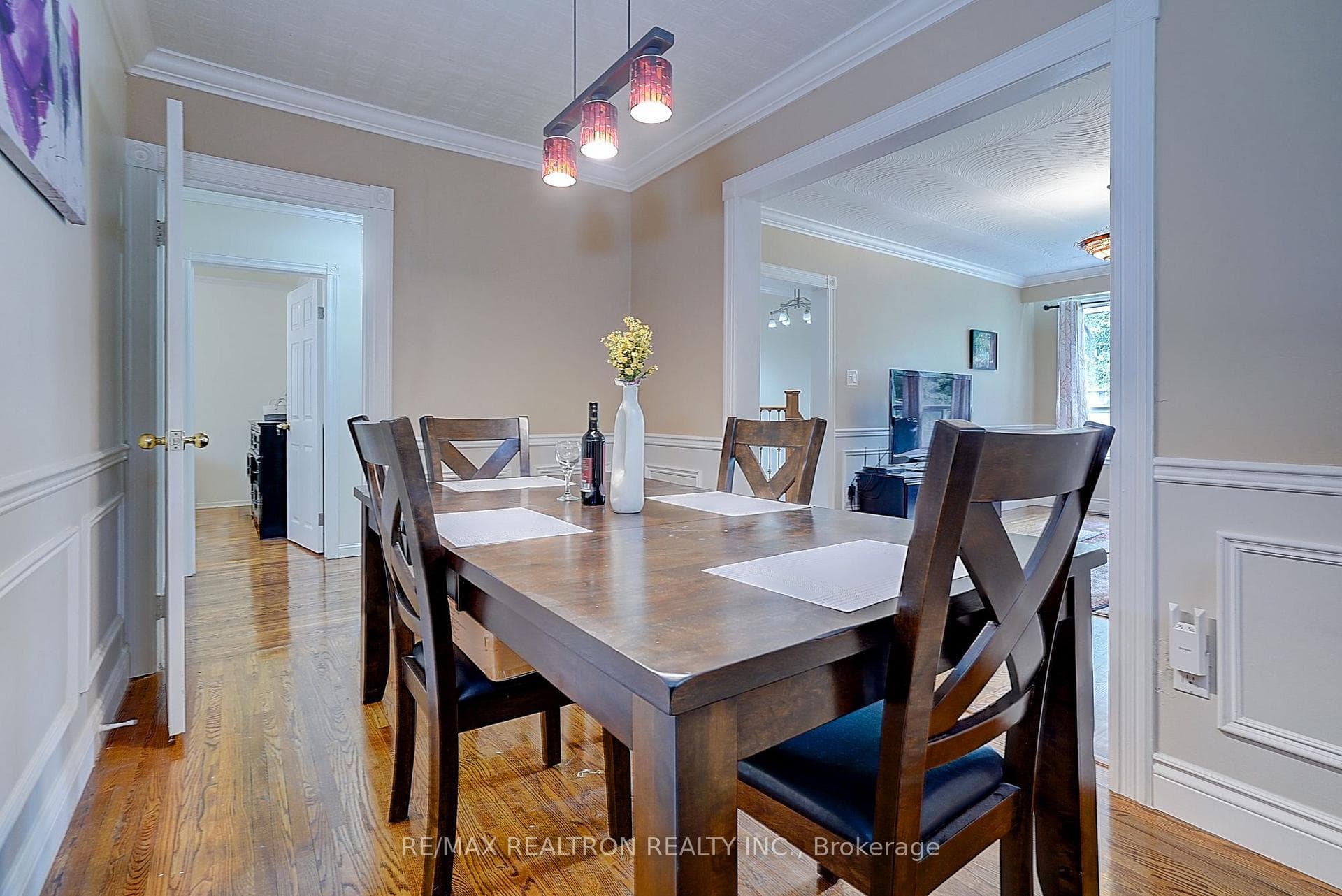 583 Pinewood Street photo 14