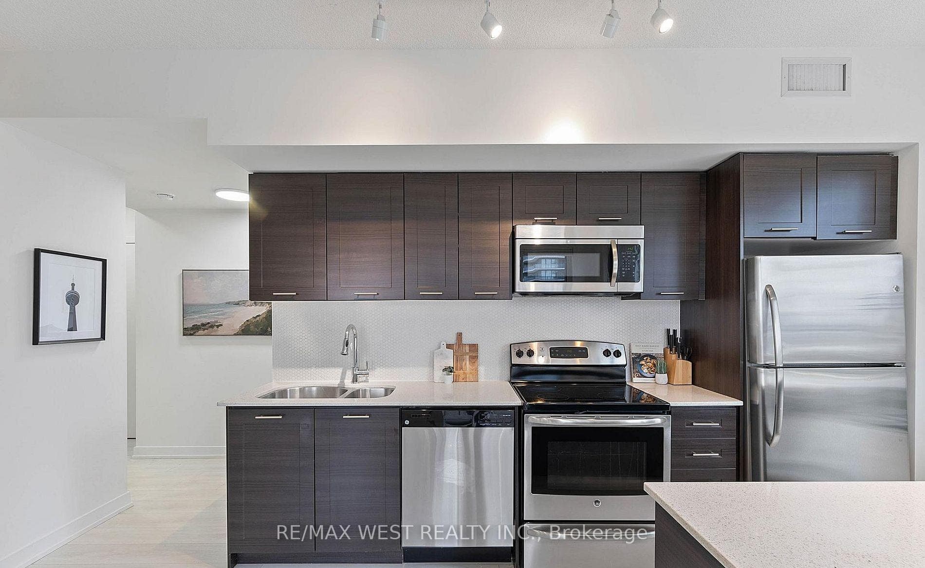 2200 Lakeshore Boulevard Unit 611 photo 8