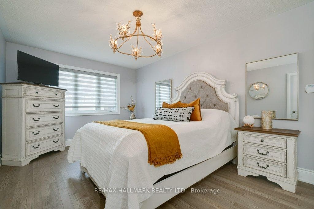 245 Cranbrook Crescent photo 17