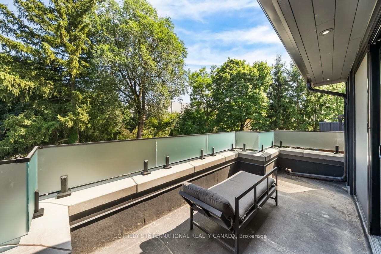 734 Avenue Road photo 35