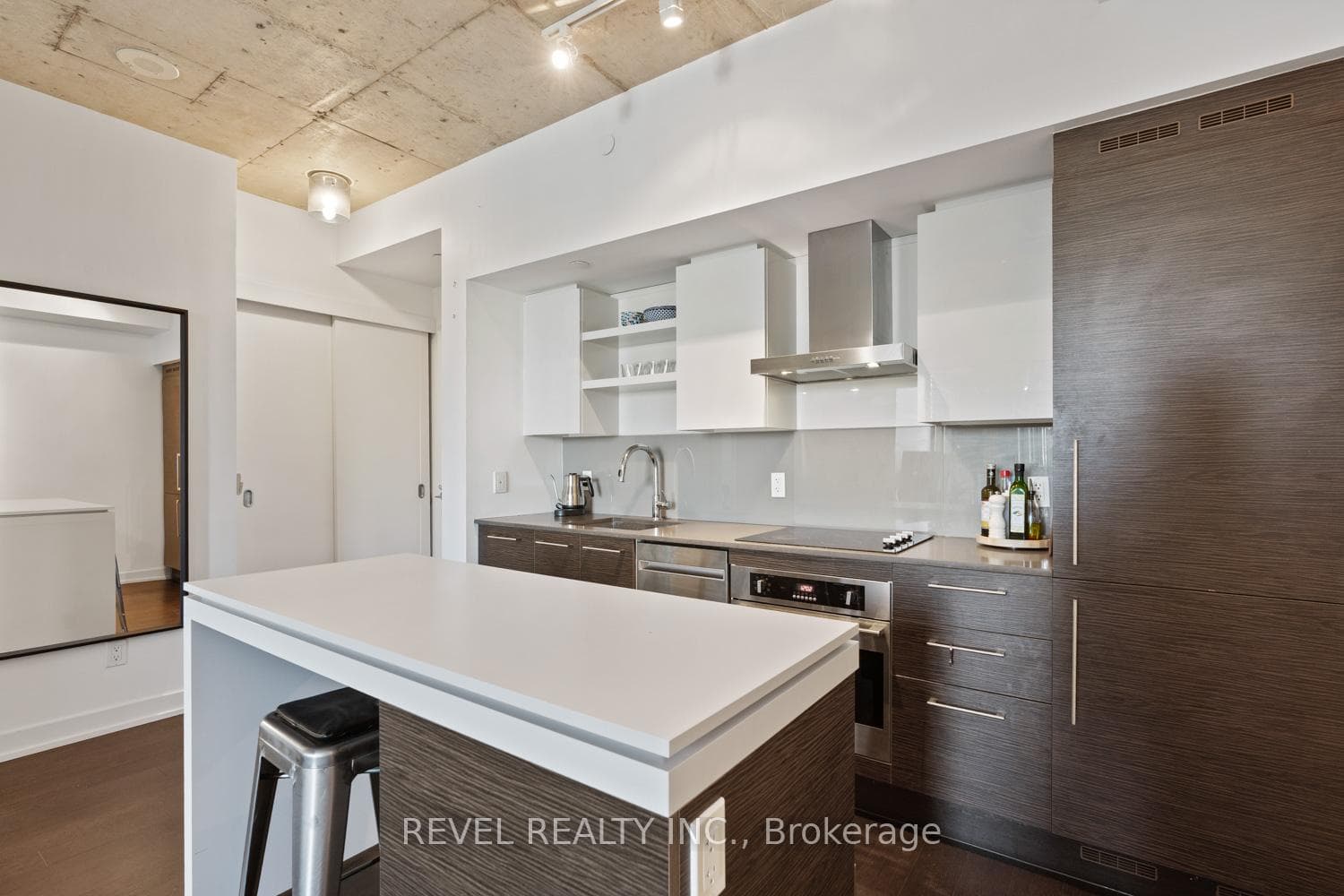 1030 King Street Unit 609 photo 9