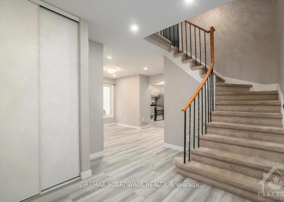 563 LATOUR Crescent photo 3