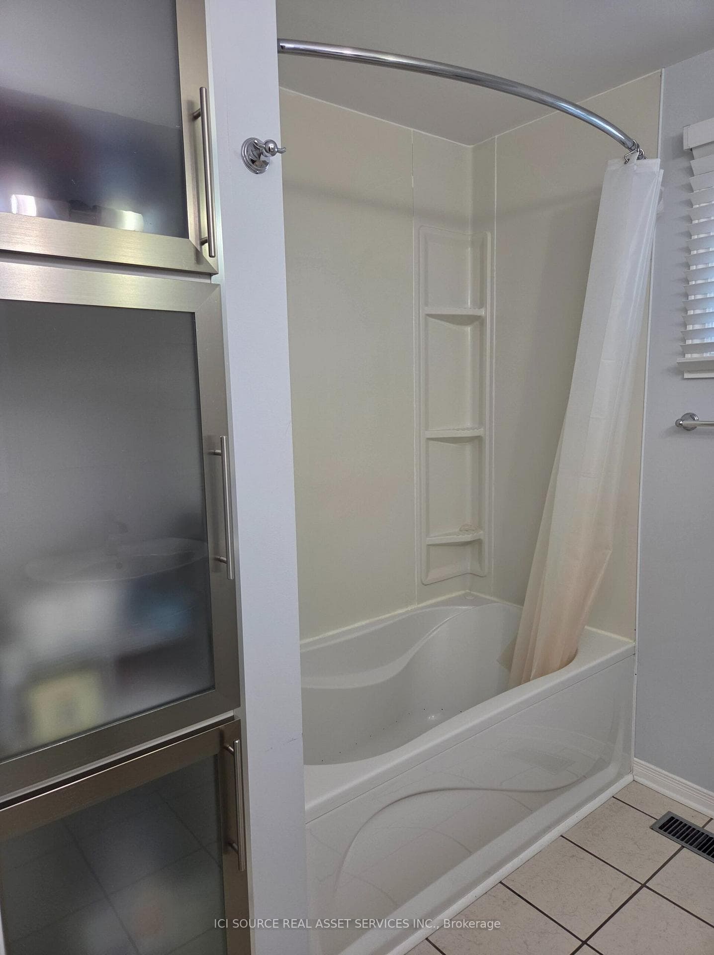 192 Ellis Avenue photo 8