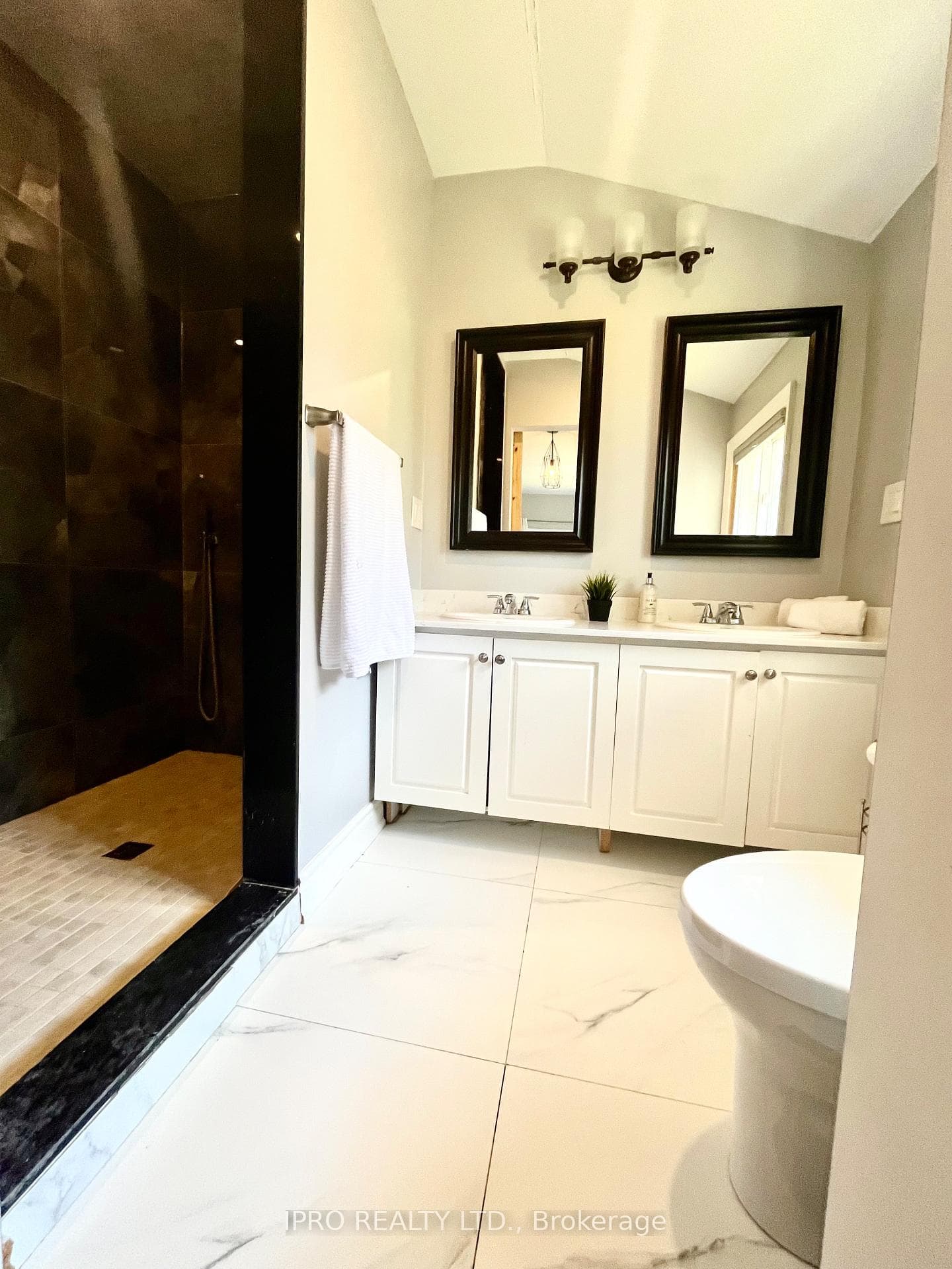 44 Oak Avenue photo 10