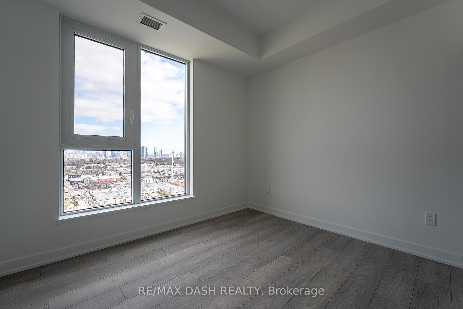 1007 THE QUEENSWAY Avenue Unit 1304 photo 15
