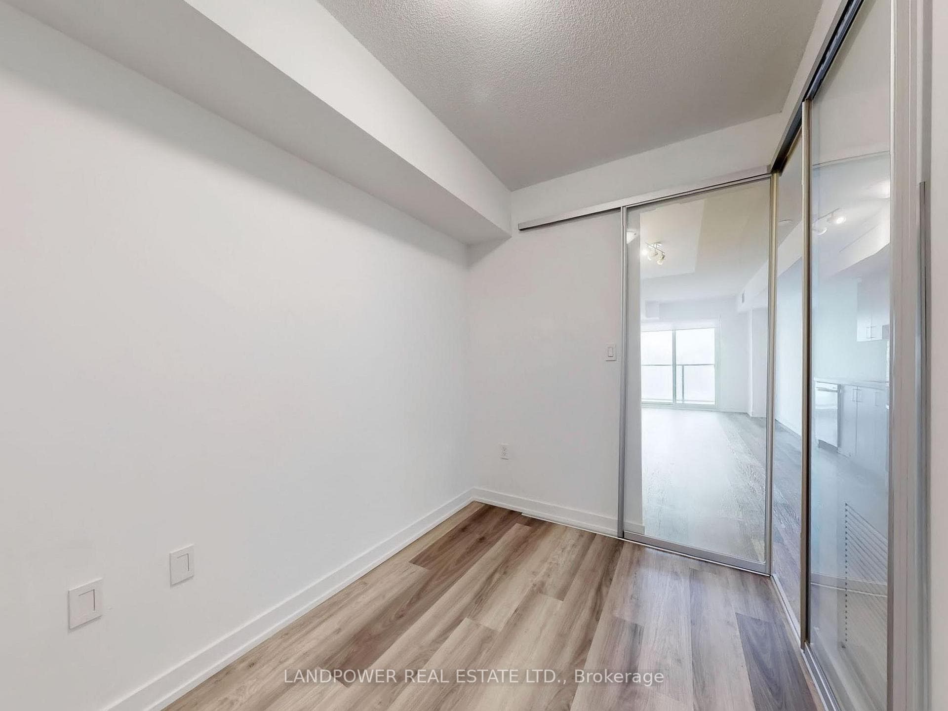 556 Marlee Avenue Unit 528 photo 21
