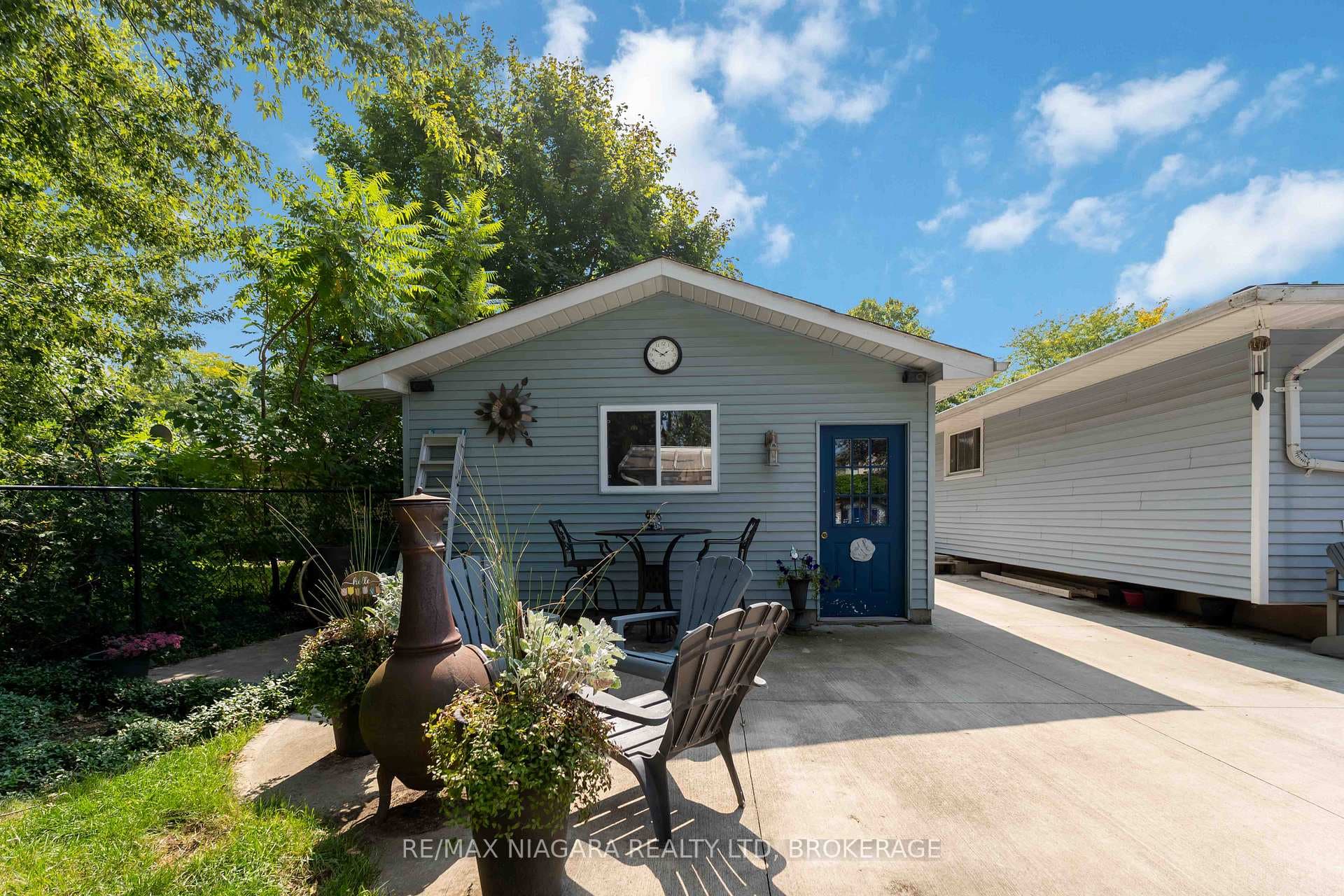 8 Huntingwood Gate photo 35