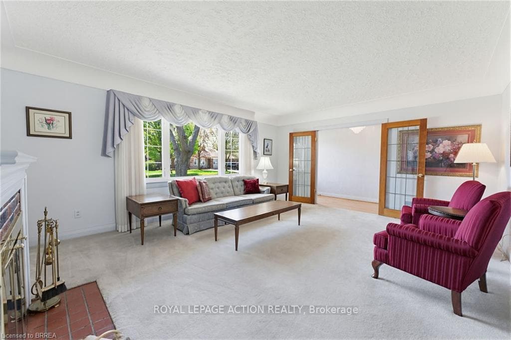 90 Henderson Avenue photo 8