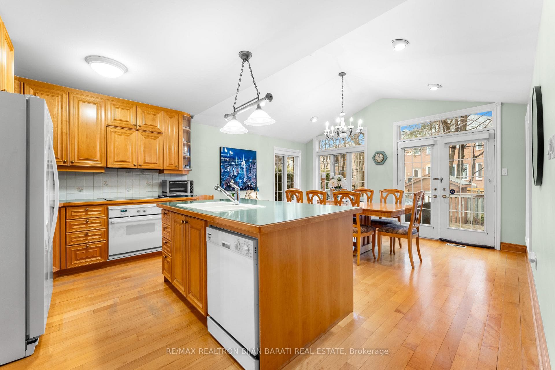 276 Kingsdale Avenue photo 4